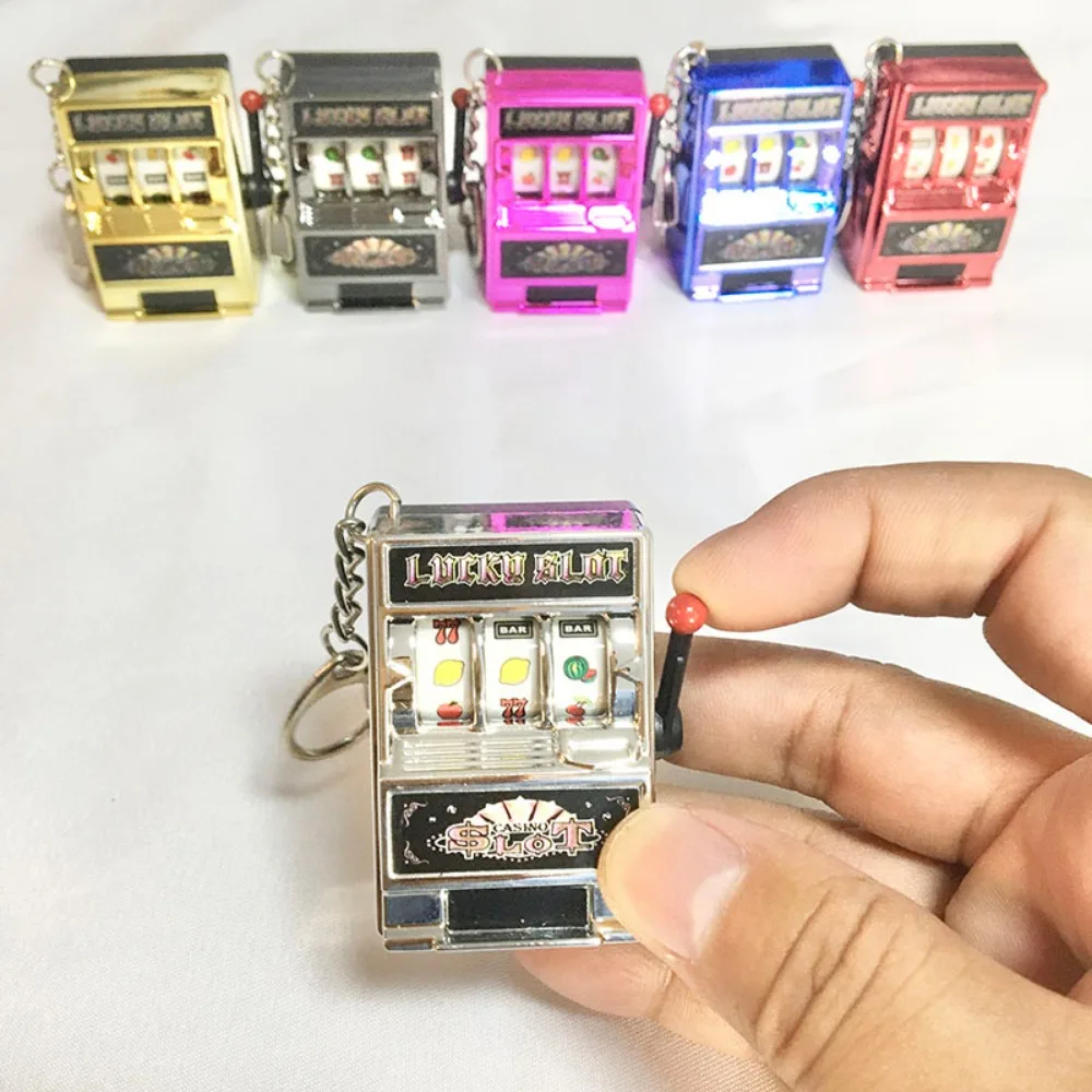 シンプルなファッショントレンドキーホルダーおもちゃフルーツマ - Retro Gaming Keychain のレビューと価格