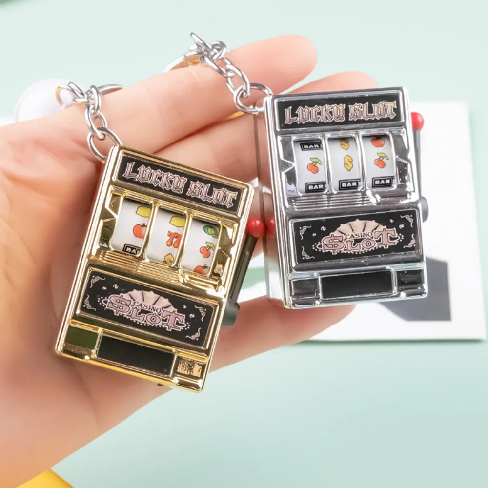 シンプルなファッショントレンドキーホルダーおもちゃフルーツマ - Retro Gaming Keychain のレビューと価格